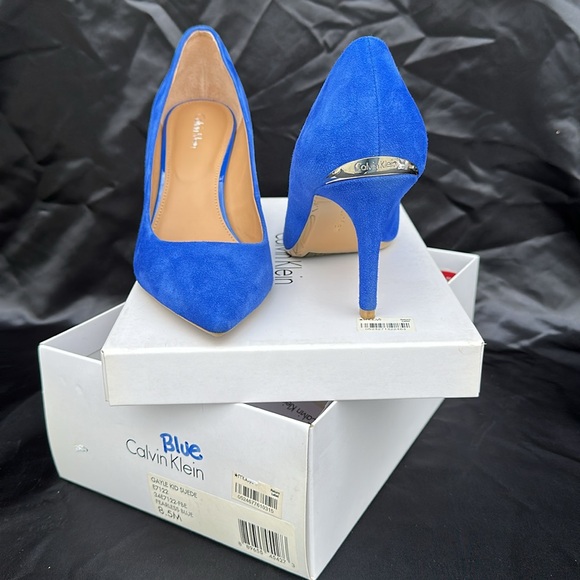 New Calvin Klein Suede - Picture 2 of 6